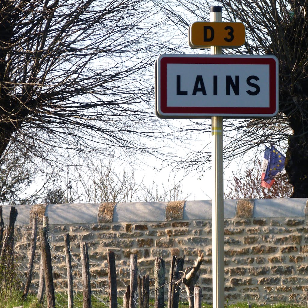 Entrée de Lains (Jura) by Alain TREBOZ