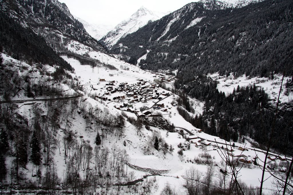 Sarreyer - vue sur les villages Les Morgne et Lourtier by Charly-G. Arbellay