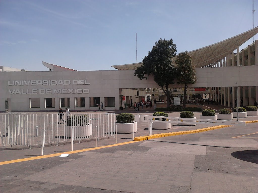 Main gate to the University "Universidad del Valle de México" by Jorge_Portales