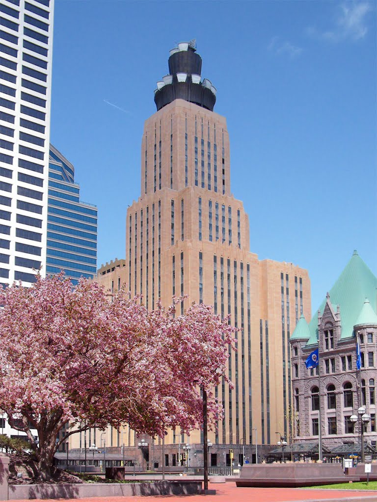 CenturyLink building (formerly Qwest Building), Minneapolis, Minnesota by © Tom Cooper