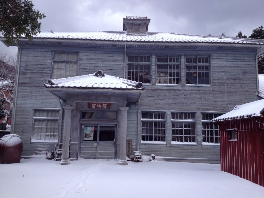 Shukuba-kan, a wooden old government office by Yuichi Azuma