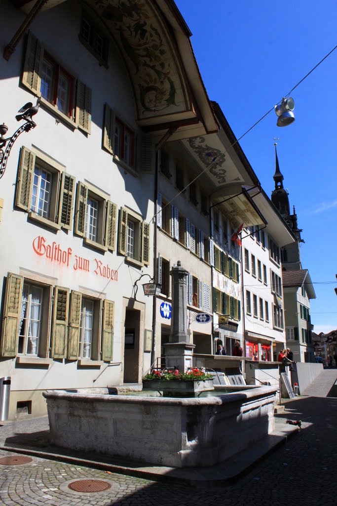 Vordere Hauptgasse mit Brunnen by Uwe Häntsch