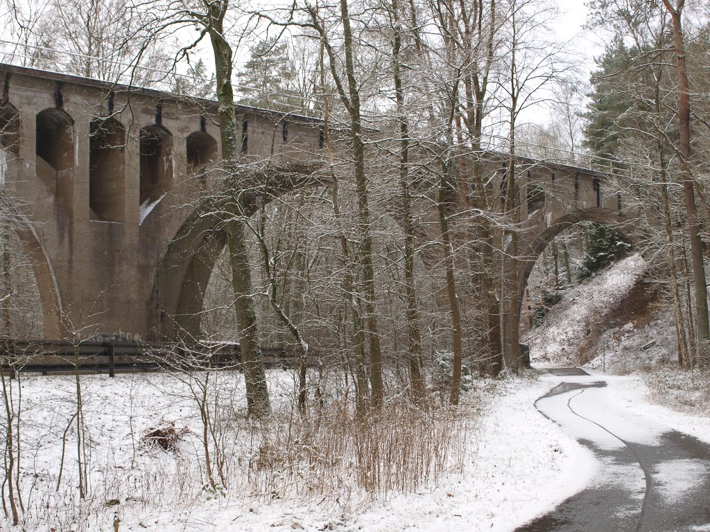 Viadukt der stillgelegten Bahnstrecke Uelzen - Dannenberg by Fotoberchtel