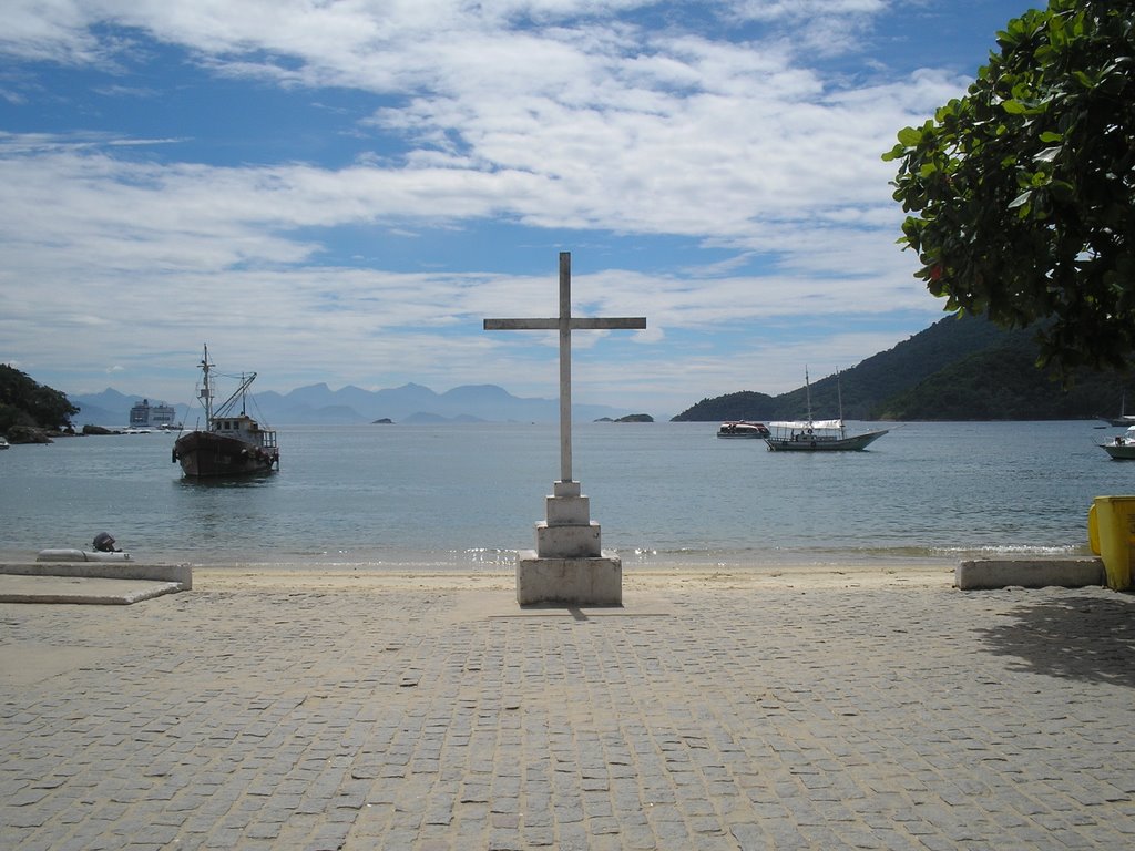 Cruzeiro de Abraão com Serra do Mar ao Fundo - Ilha Grande - Brasil by Marcelo Parise Petazoni (Brasil)