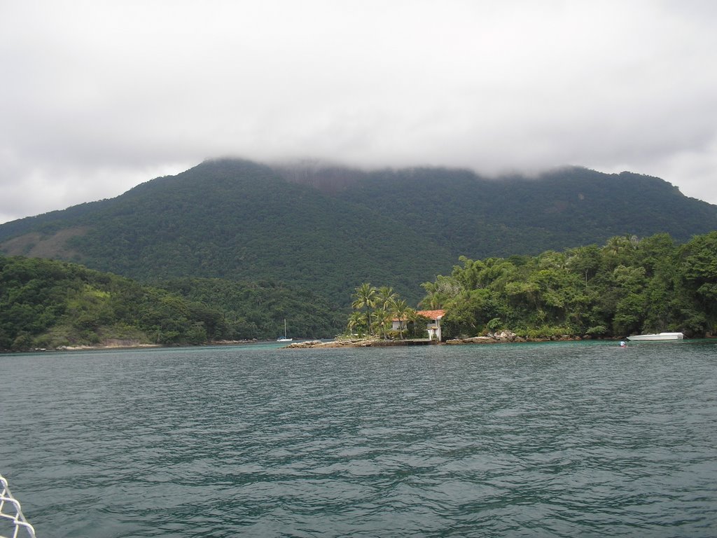 Montanha sob Nuvens - Ilha Grande - Brasil by Marcelo Parise Petazoni (Brasil)