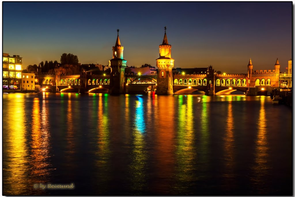 Berlin - die Oberbaumbrücke illuminiert by der Machdeburjer