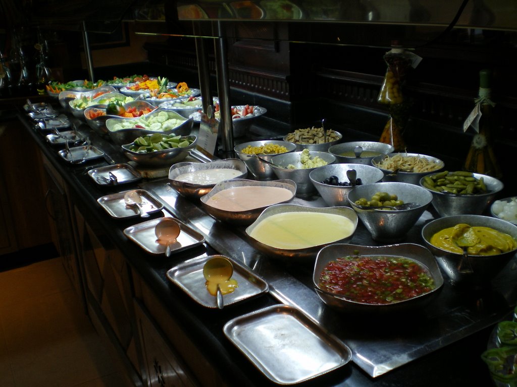 EXCELLENT BUFFET PRINCIPE CAYACOA by mbannerman