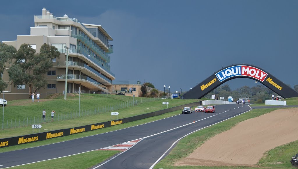 Bathurst 12Hour Endurance Race 2013-02-10 033 by Victor Reginalda