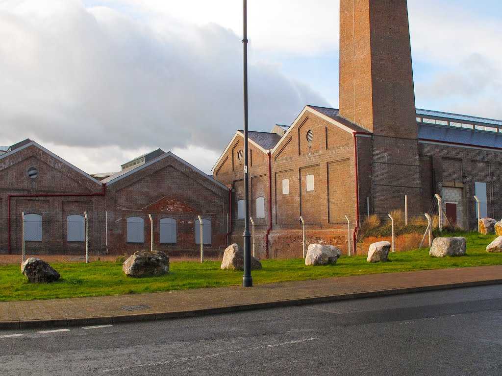 Old Hydraulic Pumping Station, Barry 2013 by Guybm