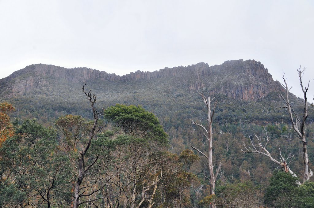 Dean Bluff seen from Lee's Paddocks track by dirkus49