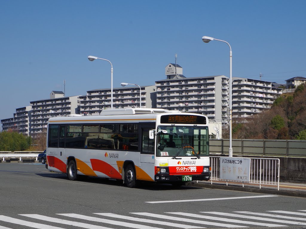 美加の台駅前バス停にて Mikanodai-ekimae bus stop 2013.2.10 by as365n2