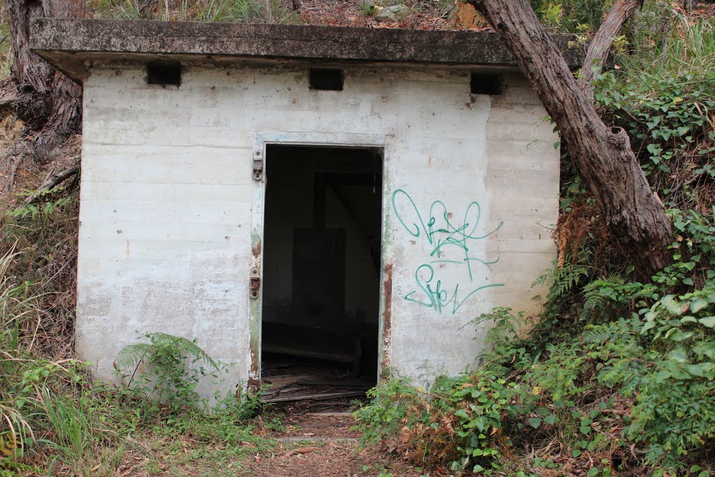 Tomaree Head Old Building by andosz