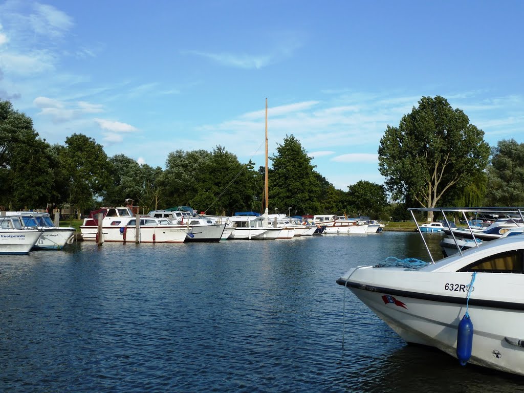 Beccles Marina by martinmiles