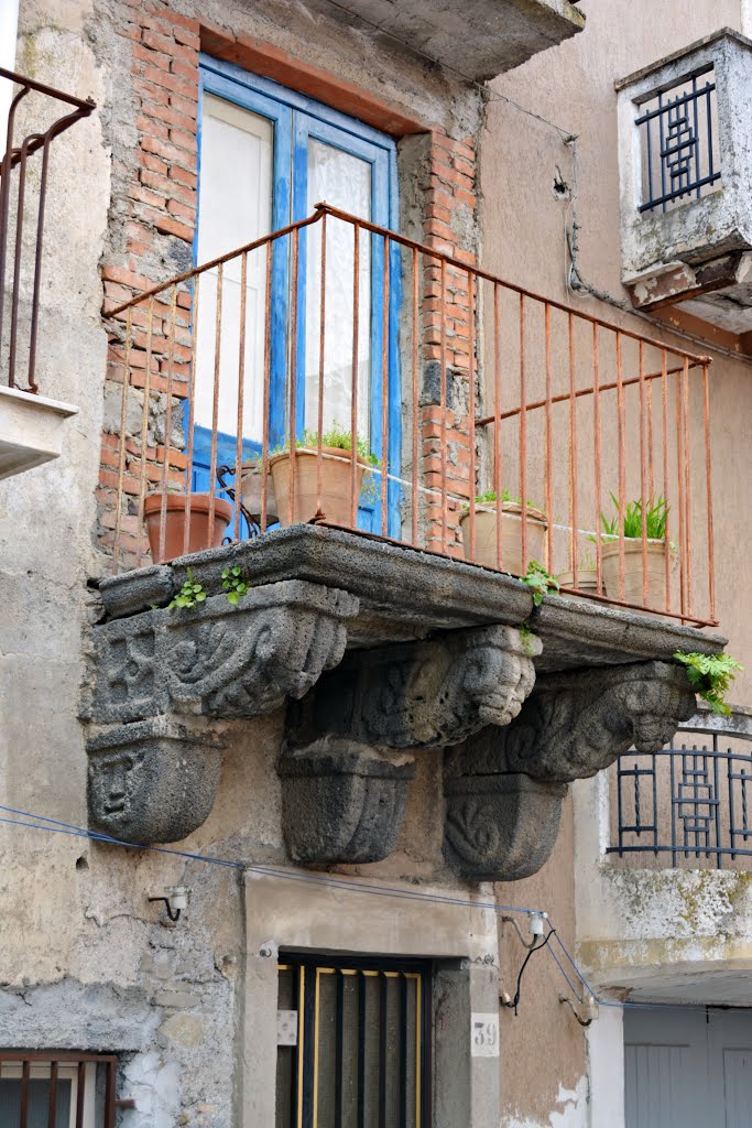 Balcone, Francavilla Sicilia, Messina. by Nicola e Pina in Sicilia