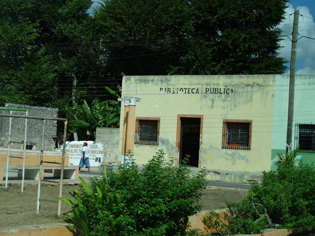 Pueblo en Yucatán by Alejandro Isaac