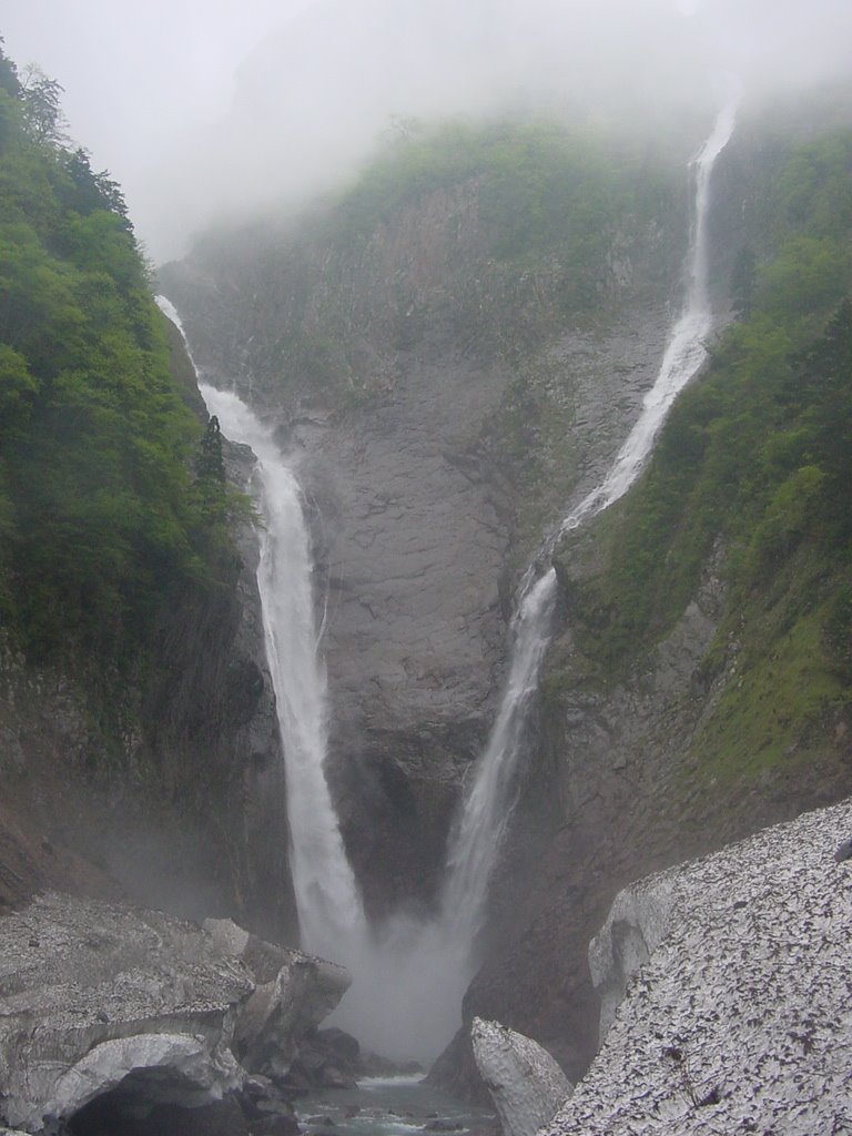 Shoumyou-waterfall　称名滝 by k.kanaoka