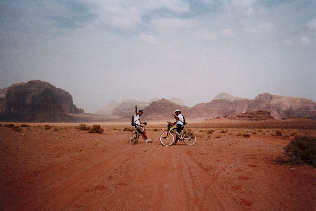 VTT dans le WadiRam by Alain VILLEVIEILLE