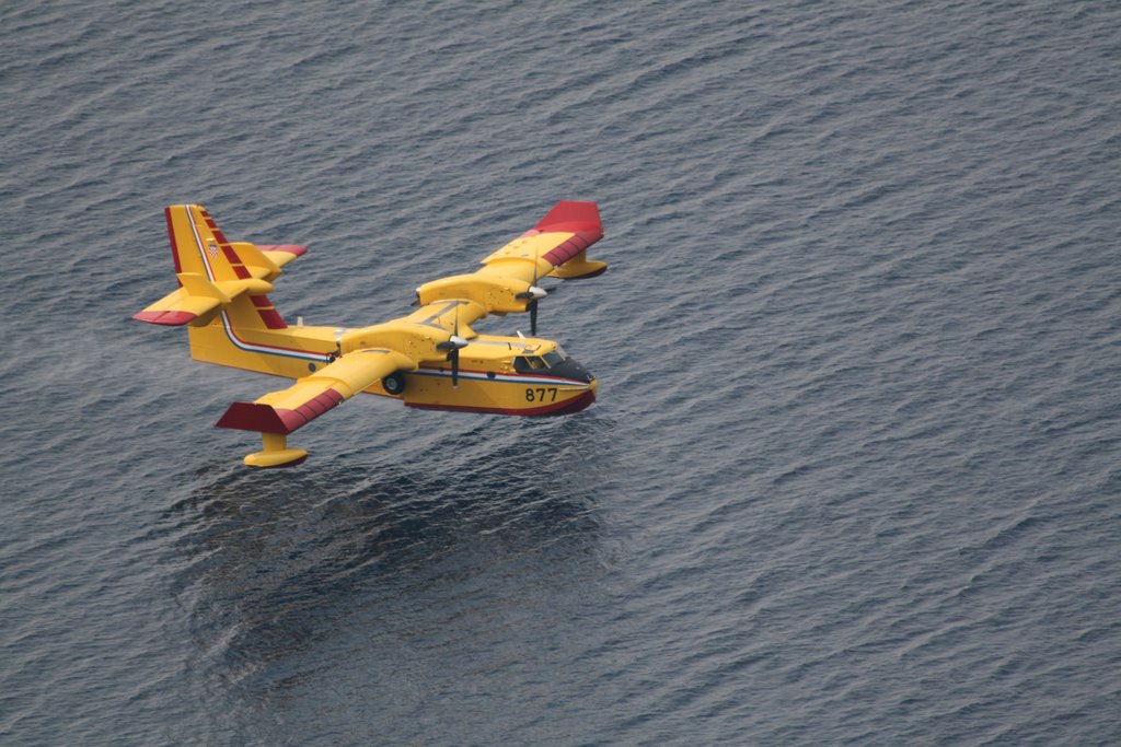 Canadair by yvesw