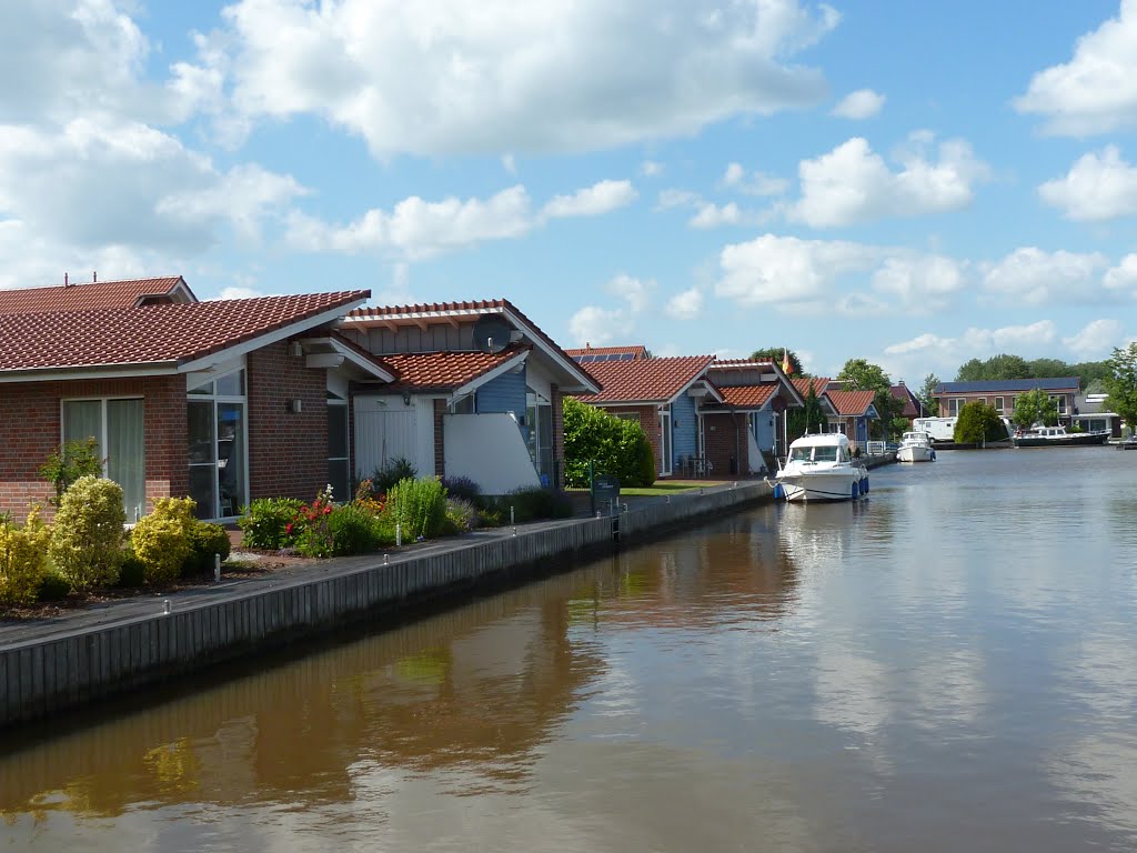 Weener...yacht-hafen..wohnen am wasser.. mit liegeplatz..nicht ganz billig by f.h ehrenberger germany