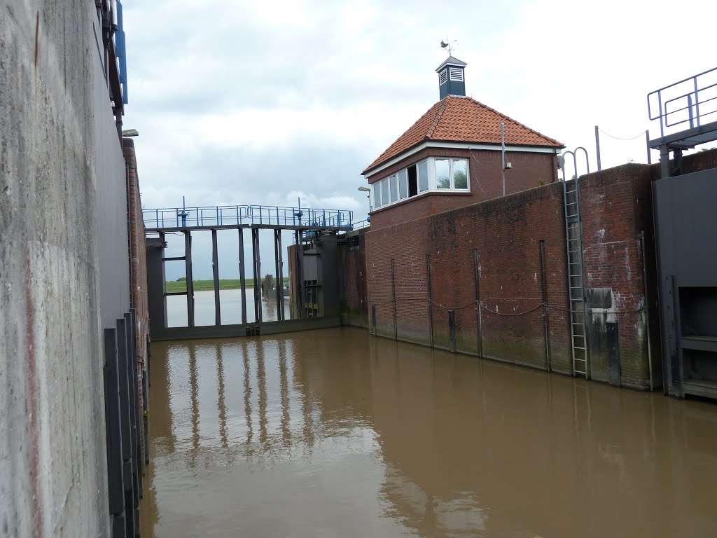 Weener...schleuse...vom innen-hafen zur ems by f.h ehrenberger germany