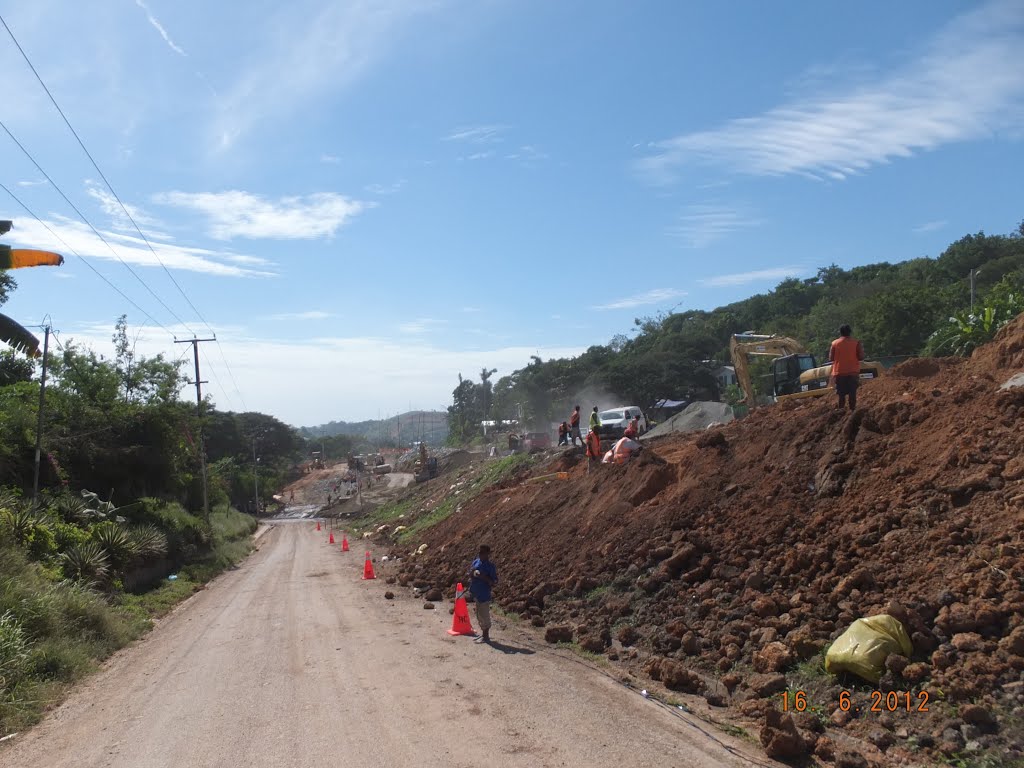 RoadWorks along Hubert Murray Highway in GORDONS area, in POM, PNG, on 16-06-2012 by Peter John Tate,