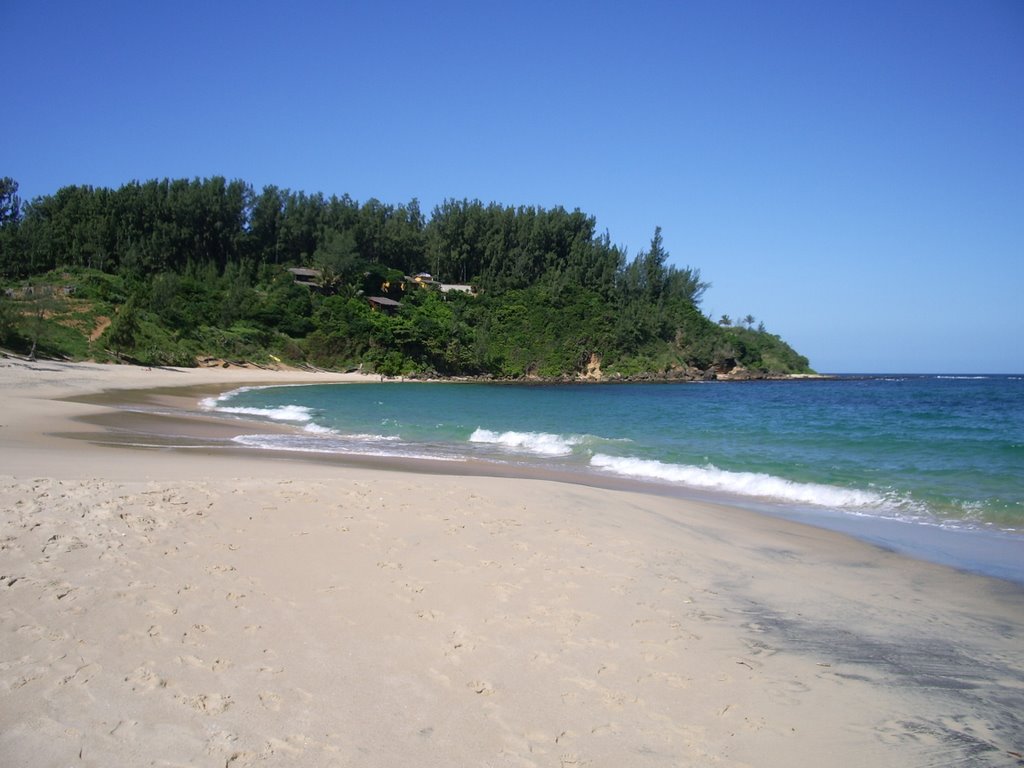 Tolanaro, Plage de Libanona by Alain VILLEVIEILLE