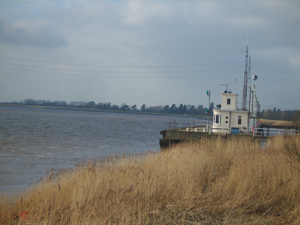 Blacktoft Pier by irlsey