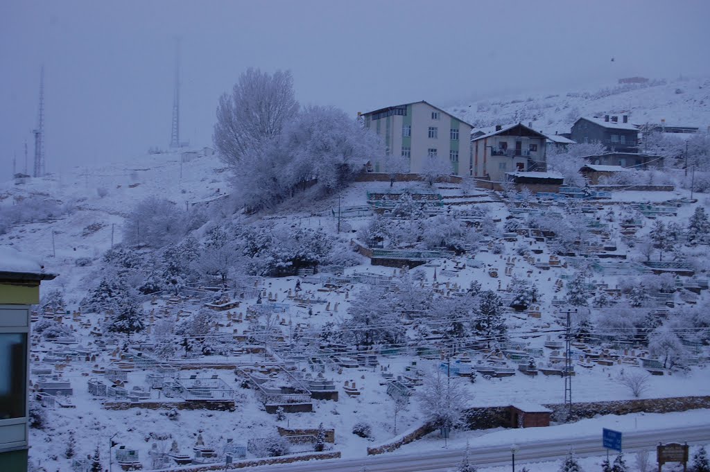 Gürün'de kış 2011 mezarlık by murat budak 