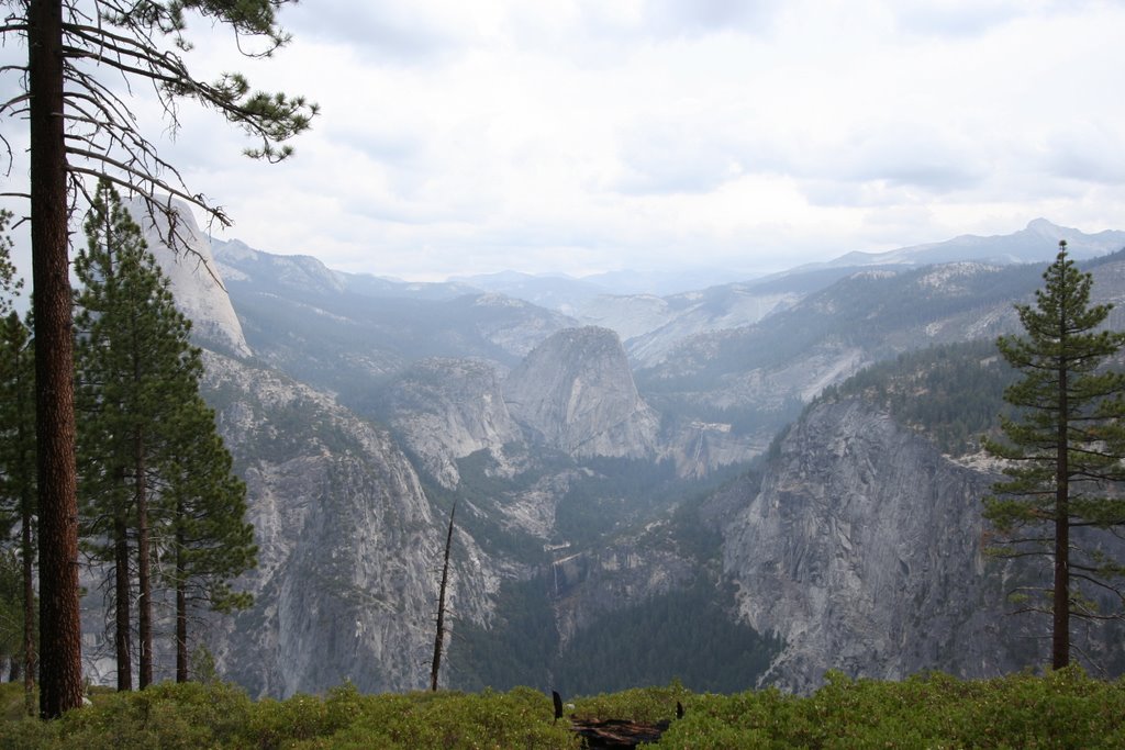 Yosemite valley, looking east by trickyb