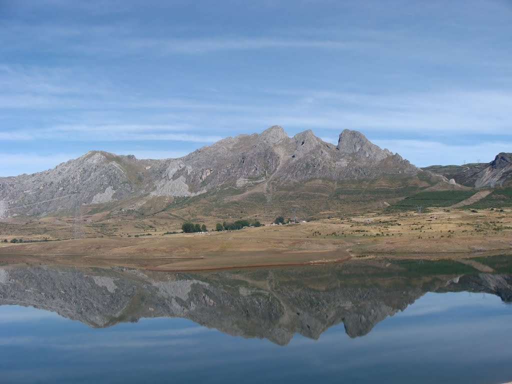 Pantano de Casares by Beario