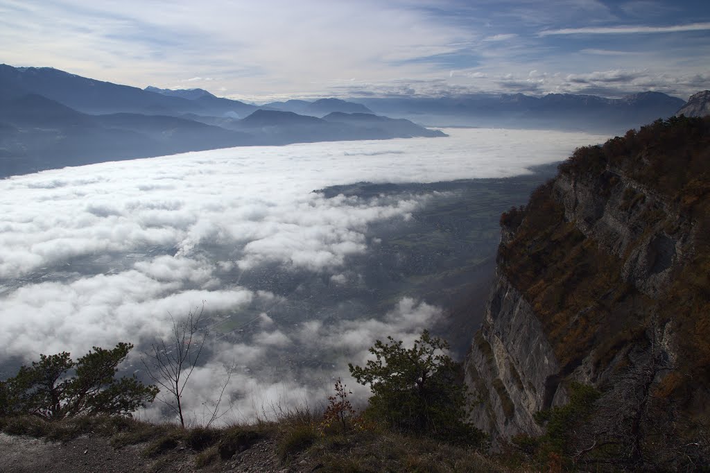 La vallée sous les nuages by Nicolas Mareau