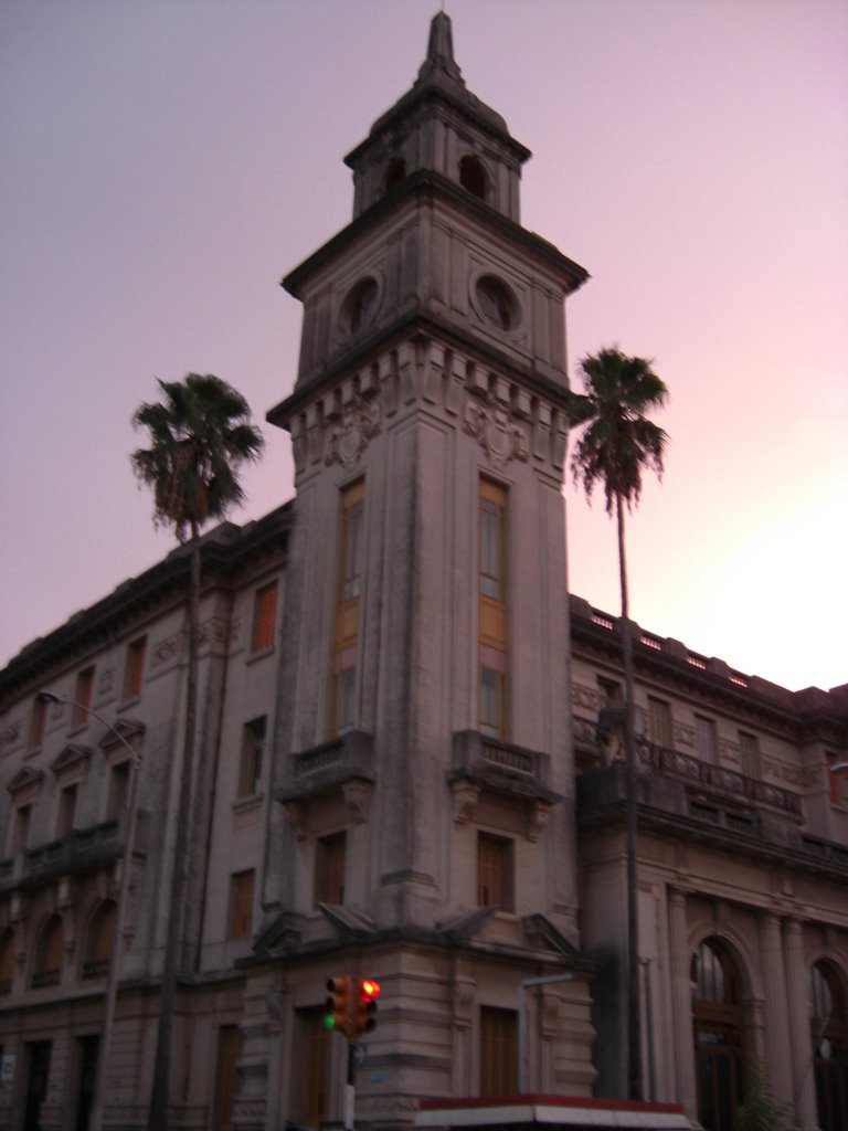 Palacio de Oficinas - Salto. by Nestor Hubert