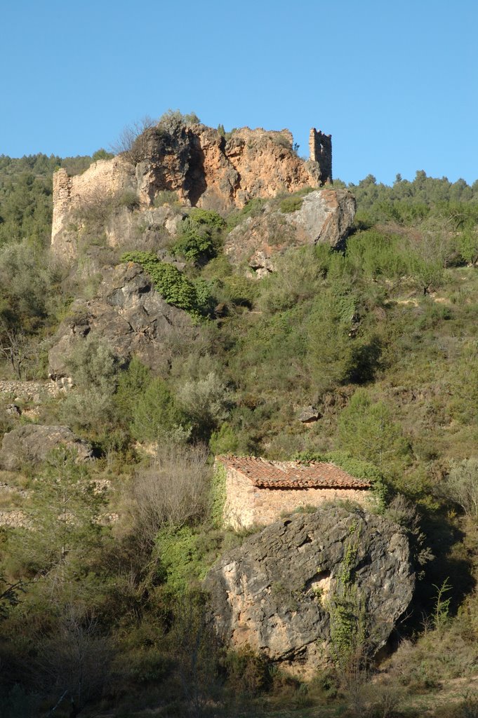 Jinquer casita en la roca by Mario Gimeno Benaven…