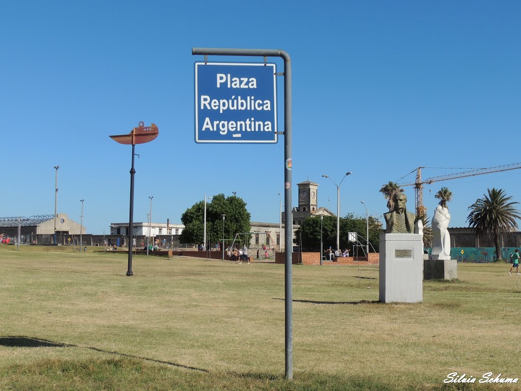 Plaza República Argentina (Sílvia Schuma) by Sílvia Schumacher