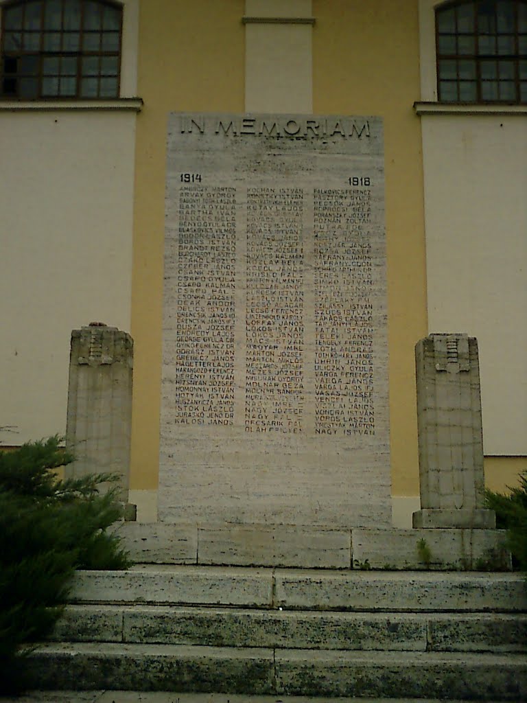 Pamätník v Rimavskej Sobote / Memorial Rimavská Saturday by Denis Ondriškovič