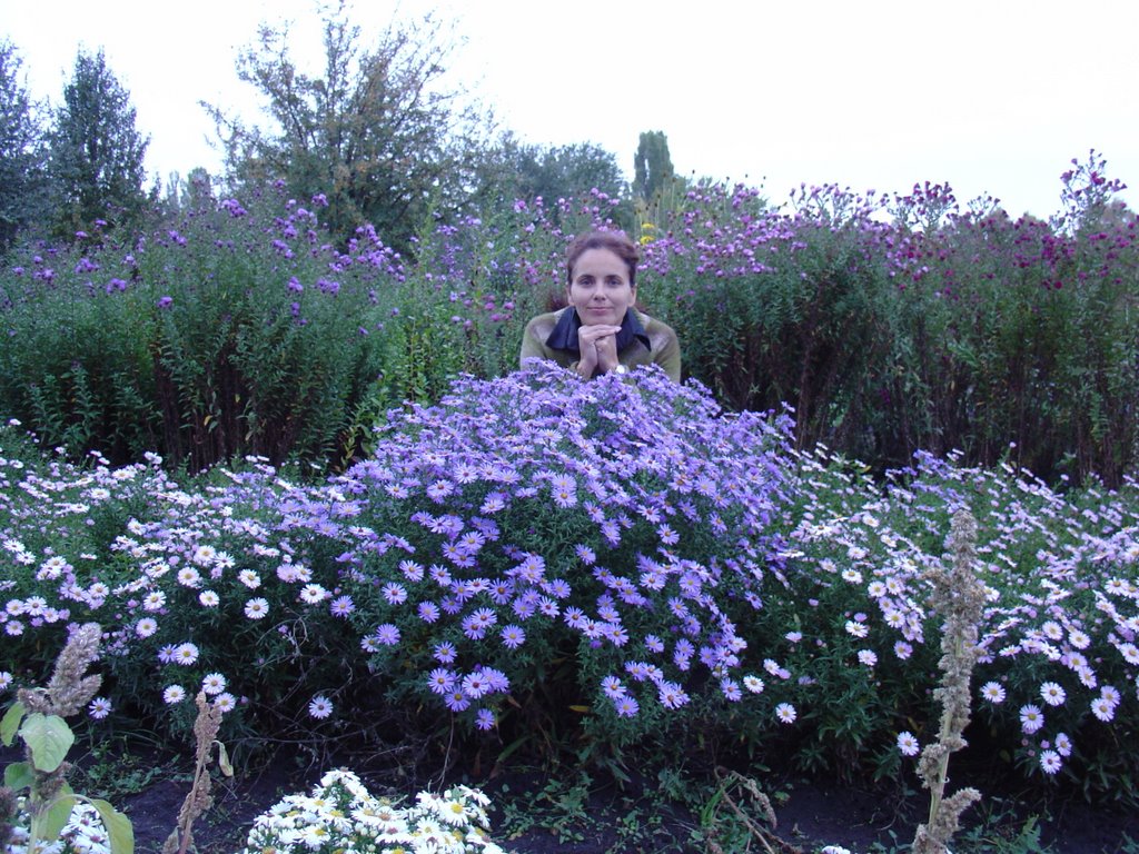 Jardin Botanico, Donetsk by Tatiana Marchenko