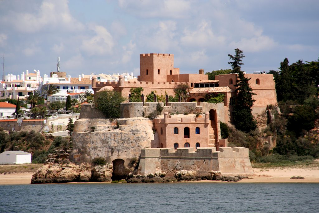 Castillo de Arade. Defensa de la bahia de Portimao by Benito R. Moran