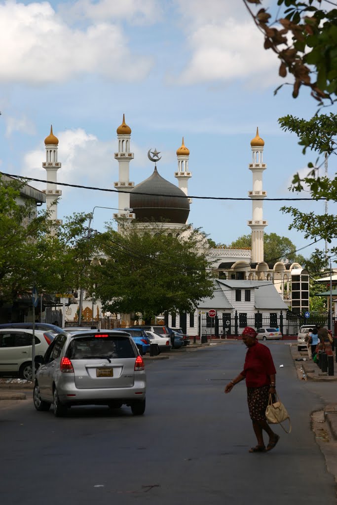 Moskee Keizerstraat, Paramaribo, Suriname by Hans Sterkendries