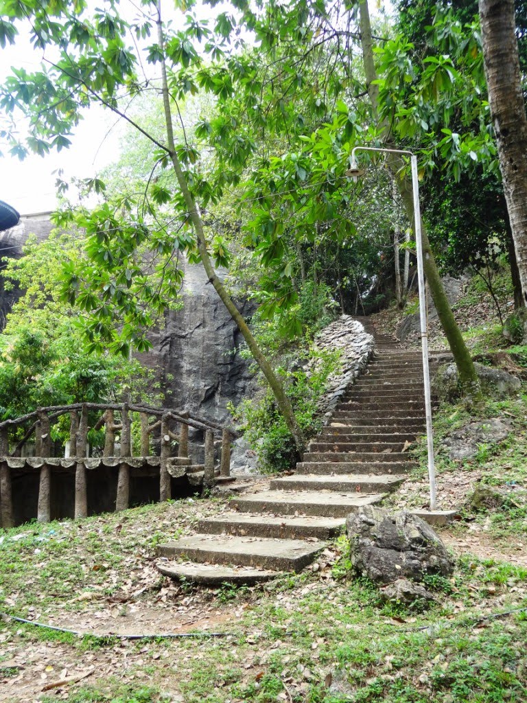 Sapugaskanda Raja Maha Viharaya by jmsbandara