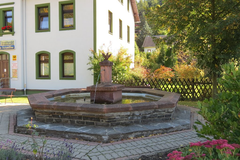 Gornsdorf - Brunnen am Rathaus by Rudolf Henkel