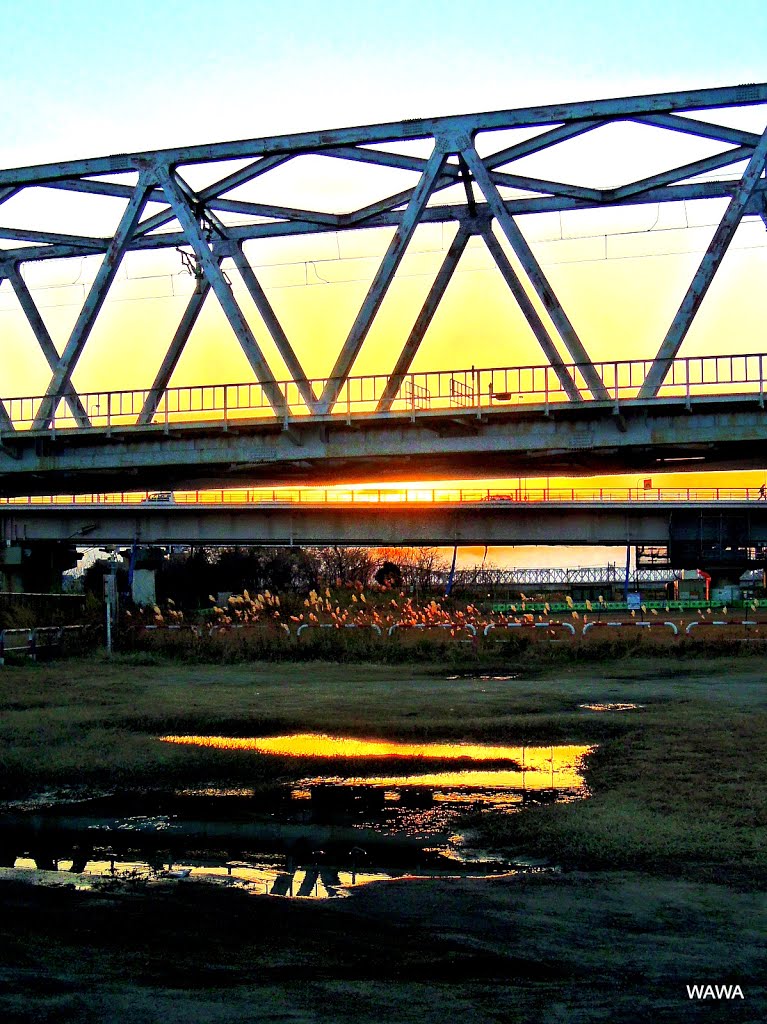 Yodogawa River, Osaka / 淀川を渡る阪急千里線 by mandegan