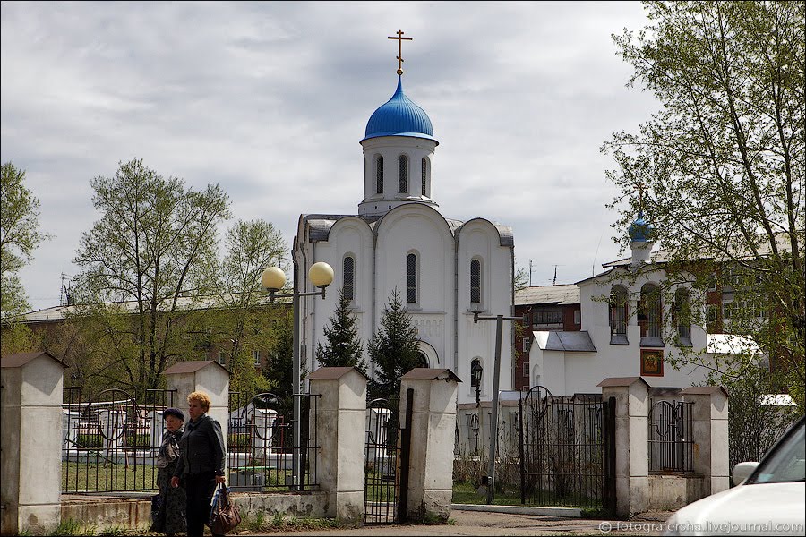 На месте одного из разрушенных домов в память о погибших позже построена церковь Рождества Христова by Marina Lystseva