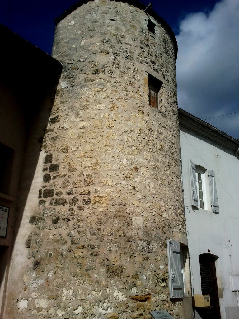 Roquefort, place du Pijorin by Dominique Salé