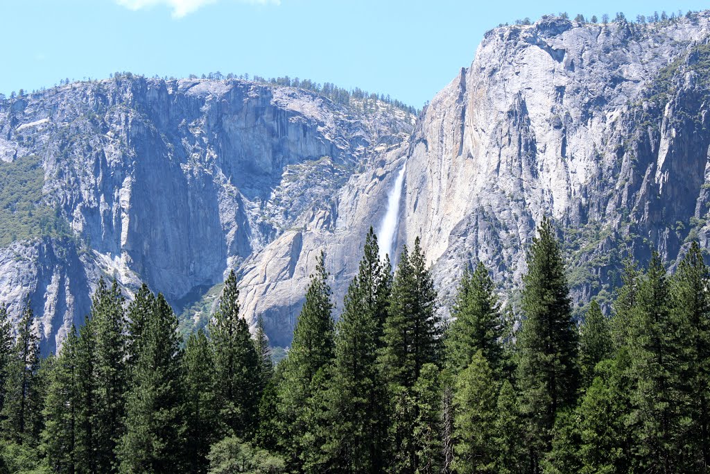 Yosemite Fall by by niro