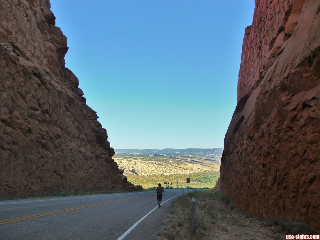 On the road - State Route 95 by usa-sights.com