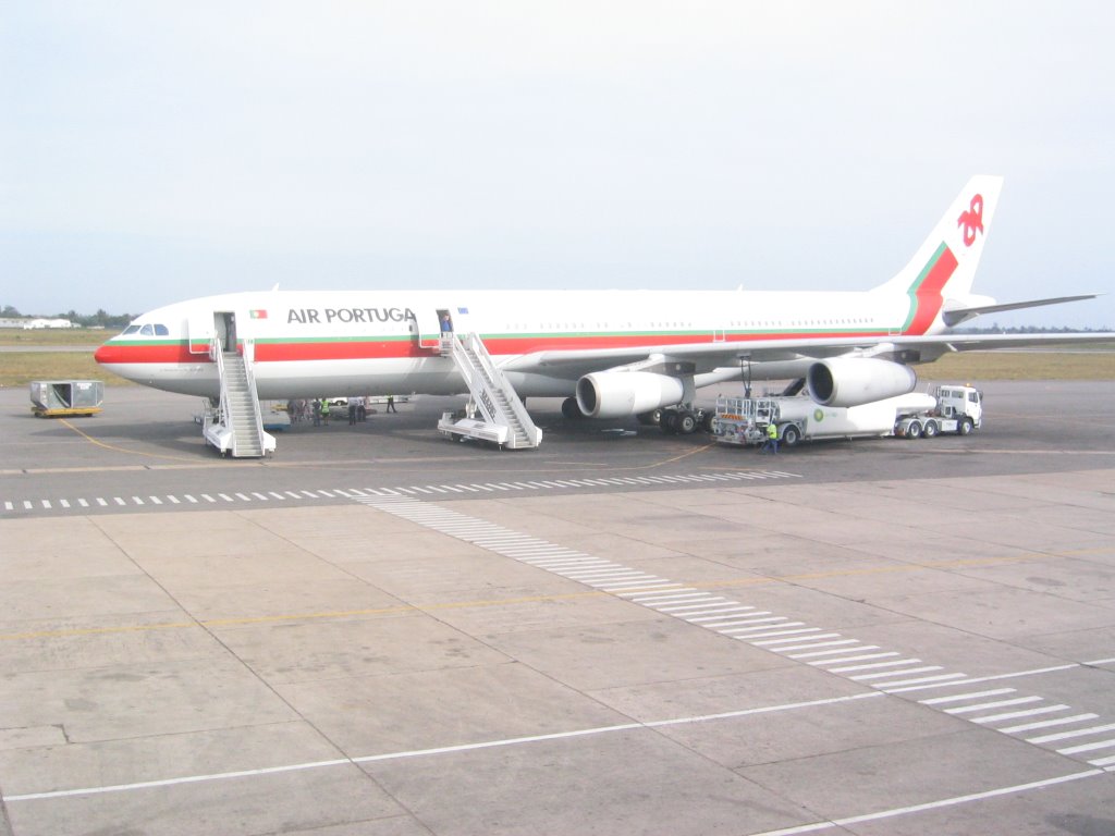 AVIAO DA TAP NO AEROPORTO DE MAPUTO,mozambique by Anibal Goncalves