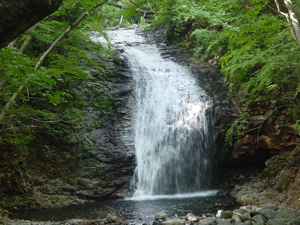 Tategoto-waterfall 竪琴の滝 by k.kanaoka