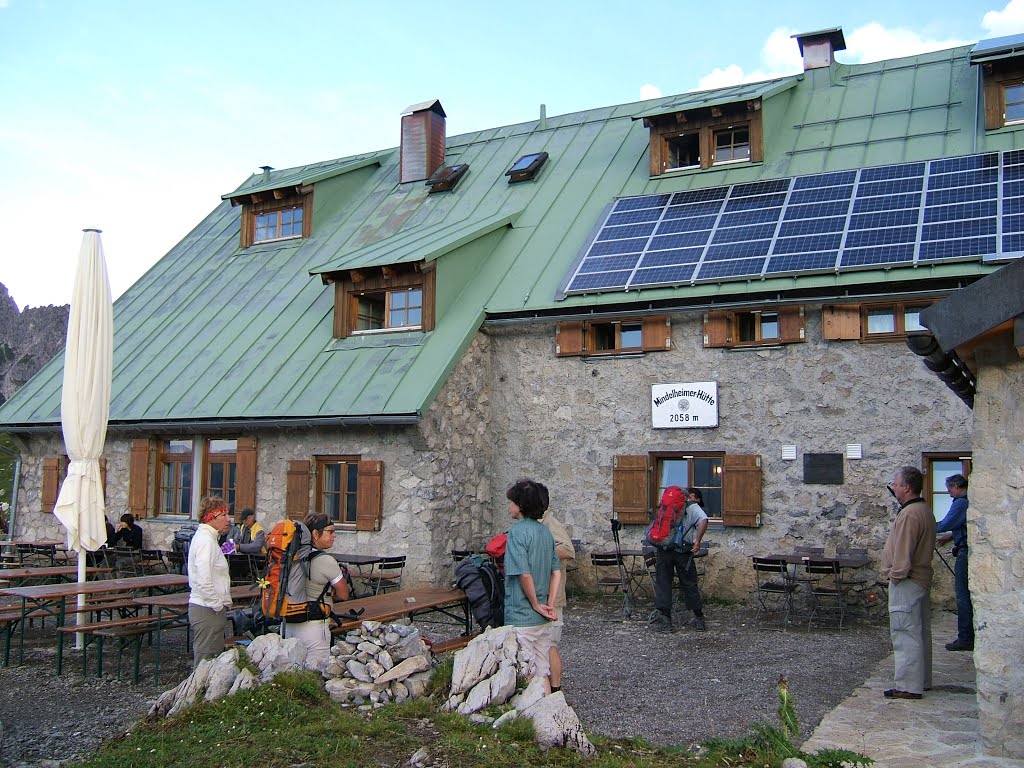 Mindelheimer Hütte (2) by Carla u. Joachim Költzsch