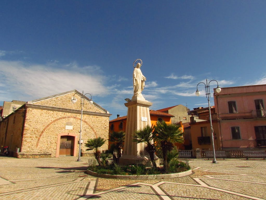 Arbus, il Monte Granatico e la statua accanto alla chiesa di S. Sebastiano by Gabriella Gallo (Gabry2681)