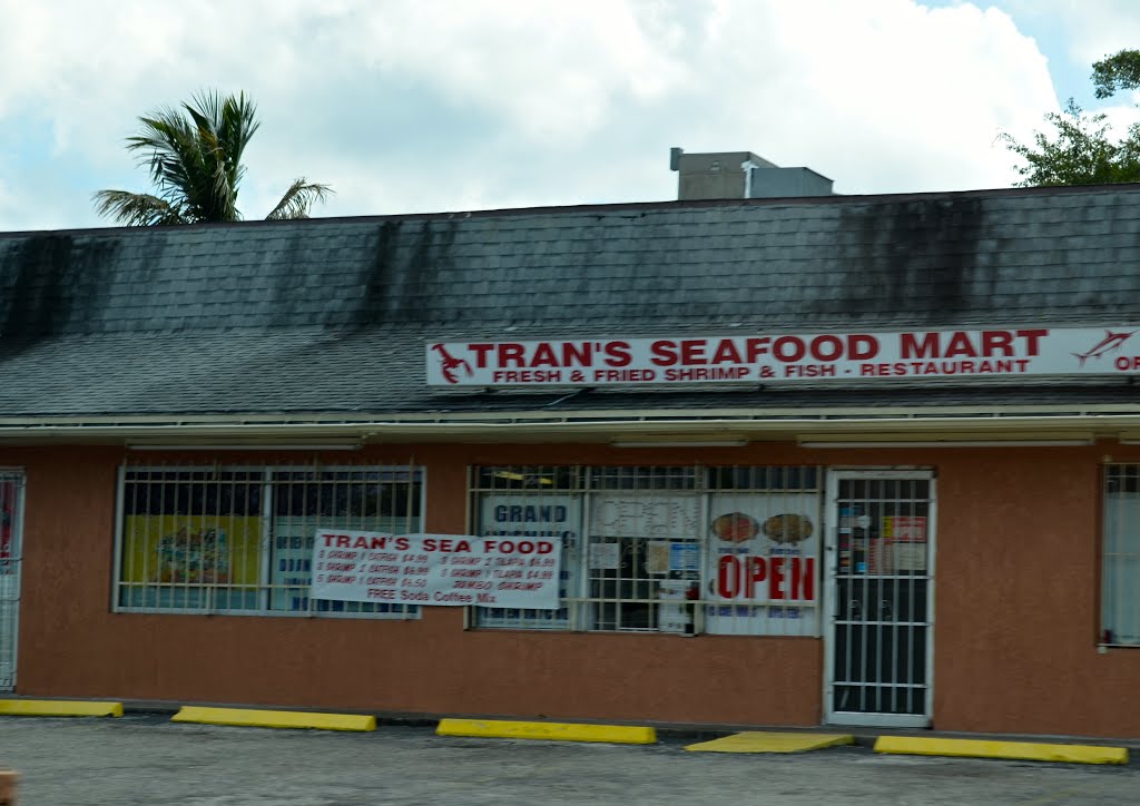 Tran's Seafood Mart by Buddy Rogers